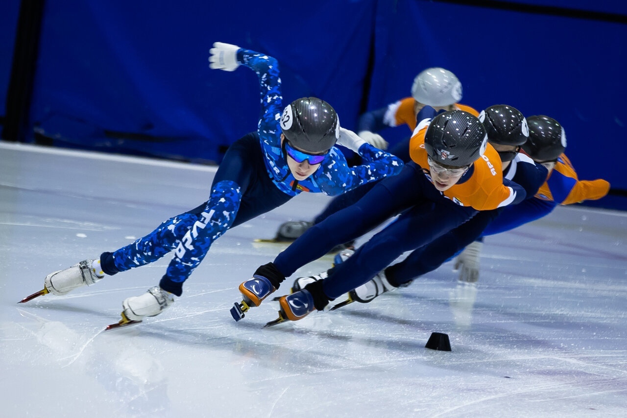 ледяной дракон днд. каток на озере байкал. замерзшее озеро. касаясь льда. хёринмару дракон.